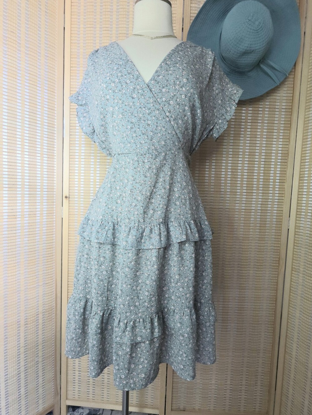 Romantic Blue Ruffled Fluttersleeve Floral Dress NWOT, Monteau Los Angeles - Picture 4 of 7